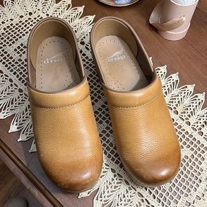 Dansko size 37